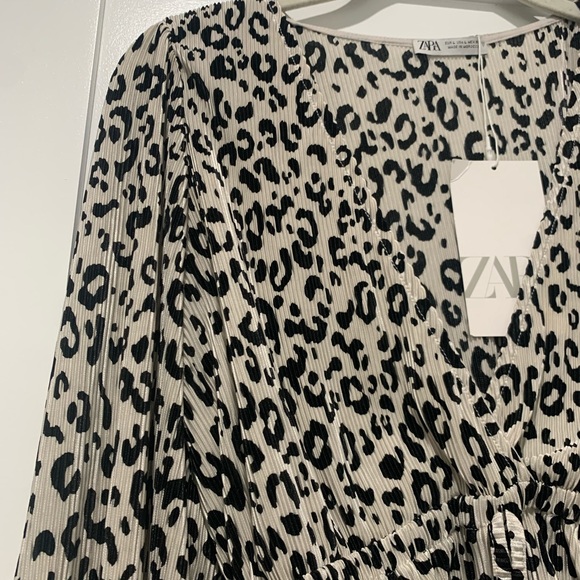 ✨sold✨NWOT Zara Pleated Leopard Top - Picture 4 of 8